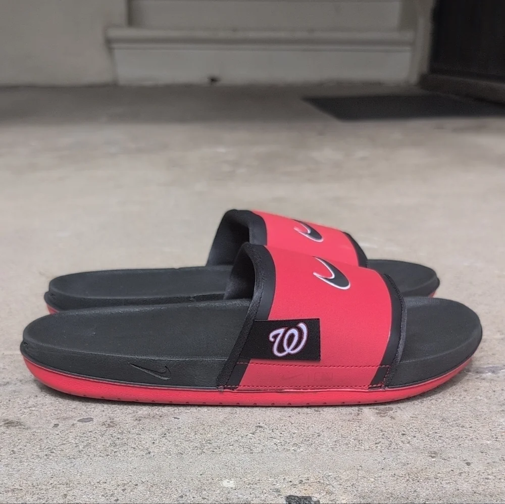 Nike comfortable slide
